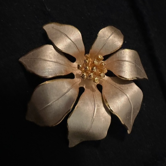 Jewelry - Cerrito white and gold enamel floral brooch
